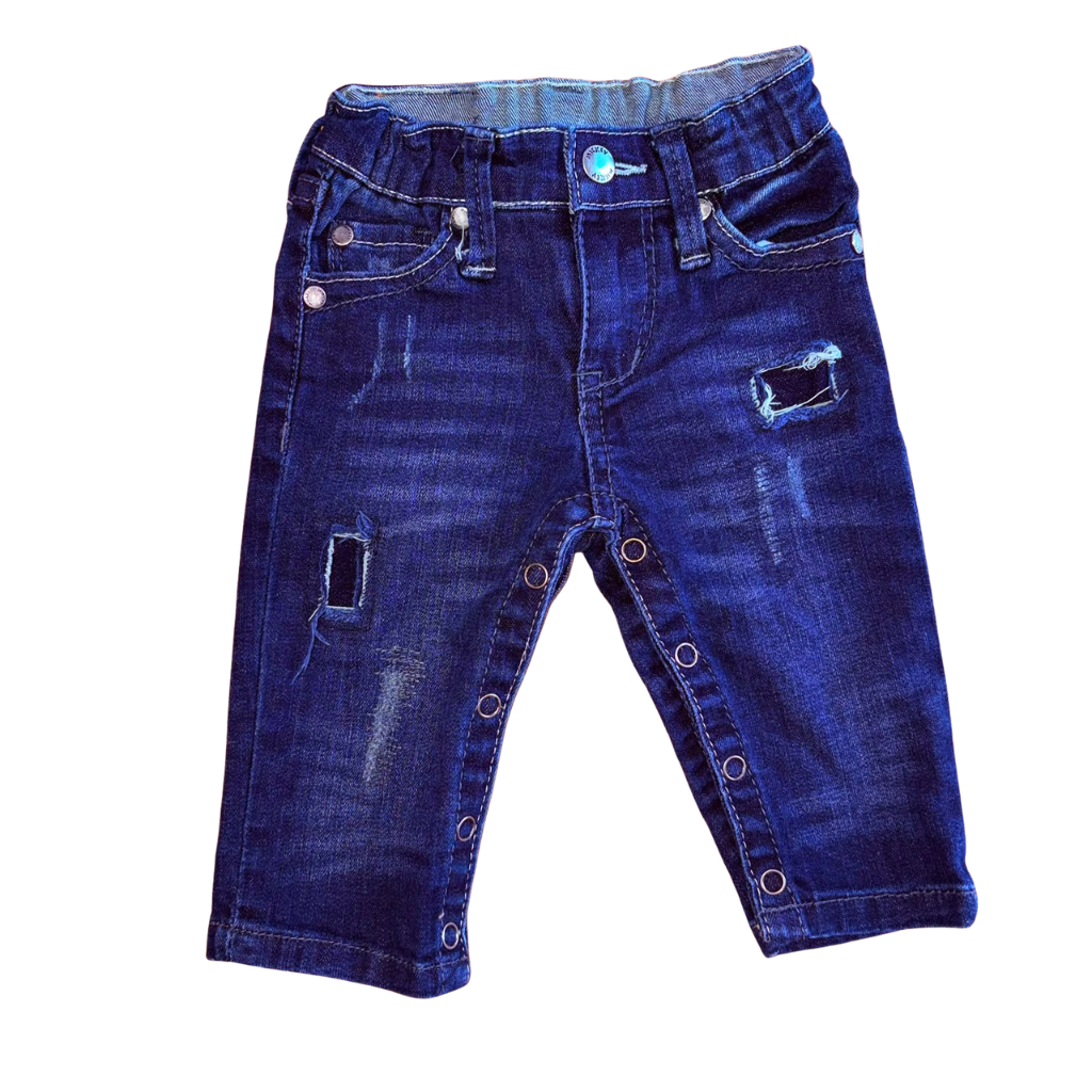 Pantalon azul de jeans con abertura en las piernas