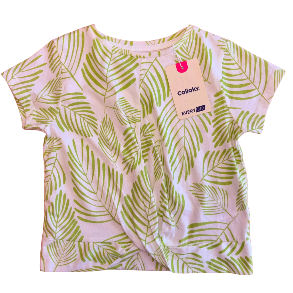 Polera manga corta blanca de etiqueta con diseño de hojas verdes