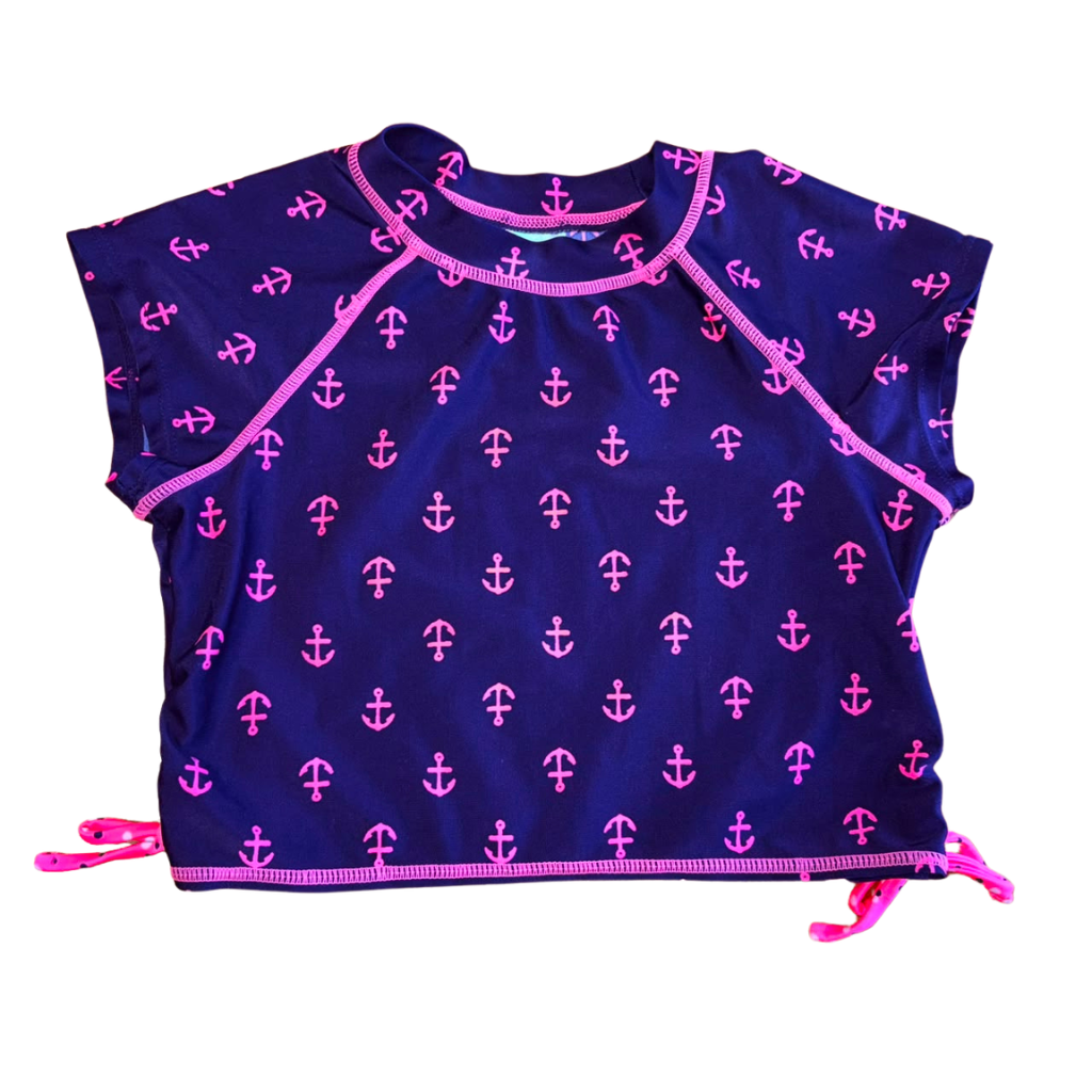 Polera UV Cat&Jack azul marino con diseño de anclas color salmon fluorescente