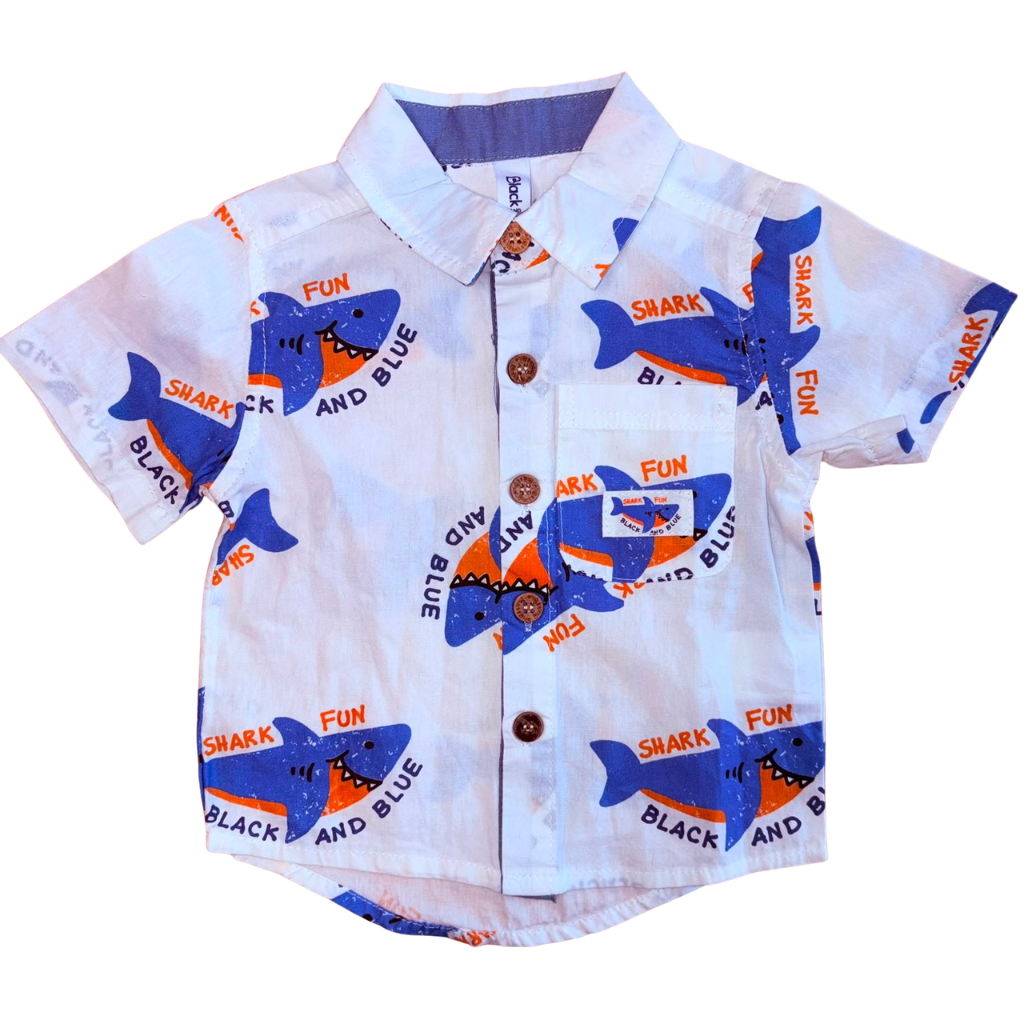 Camia manga corta blanca con estampado de tiburones