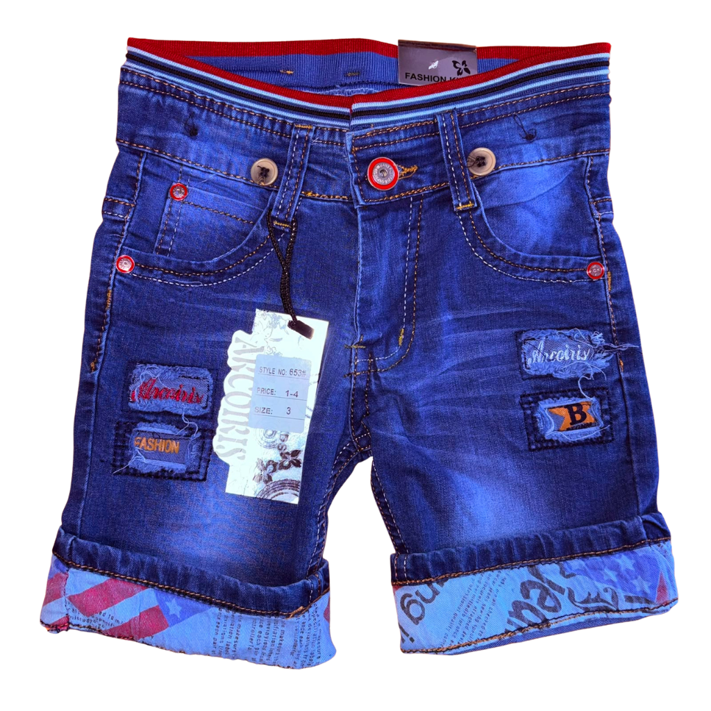 Bermuda de mezclilla azul con etiqueta y dobladillo estampado