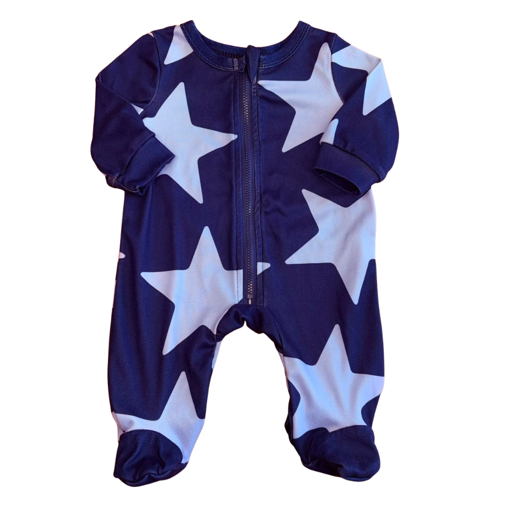 Osito azul marino con diseño de estrellas lila claro