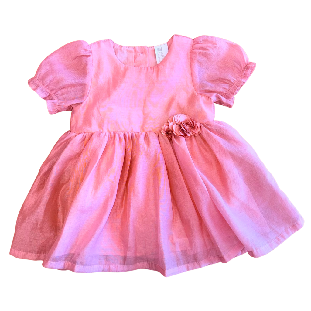 Vestido rosa palo con detalle de flores