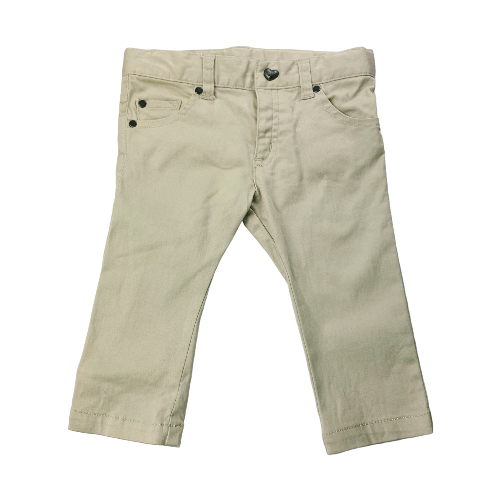 Pantalon crema con boton de corazon