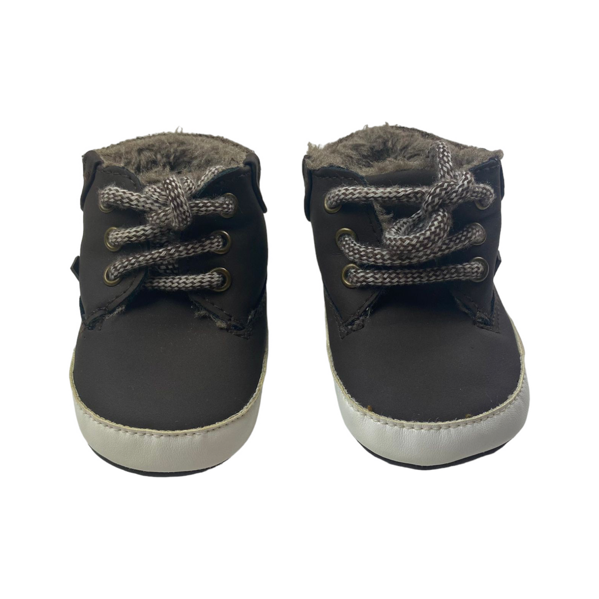 Zapatillas cafe con cordones e interior peludito