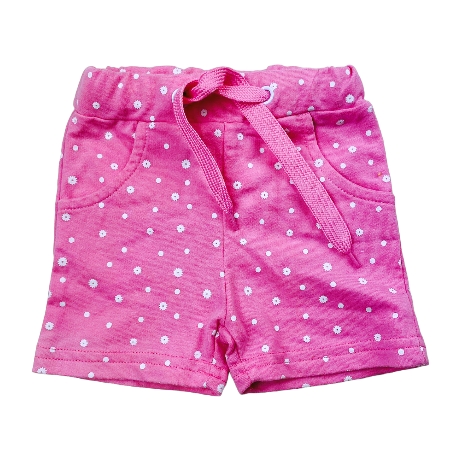 Short rosado con flores blancas