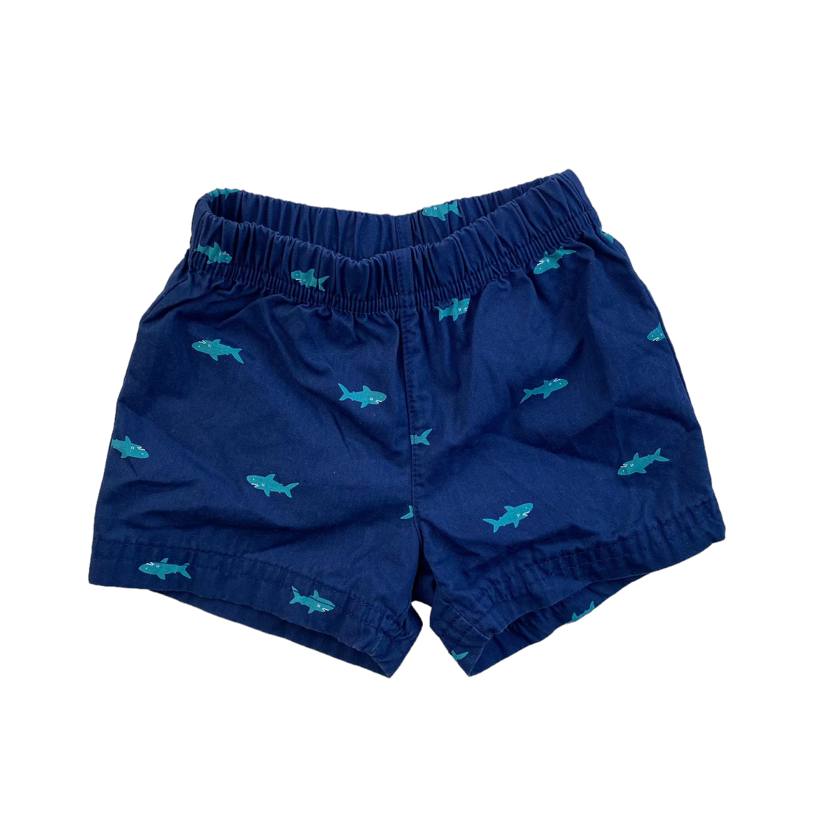 Short azul oscuro con tiburones