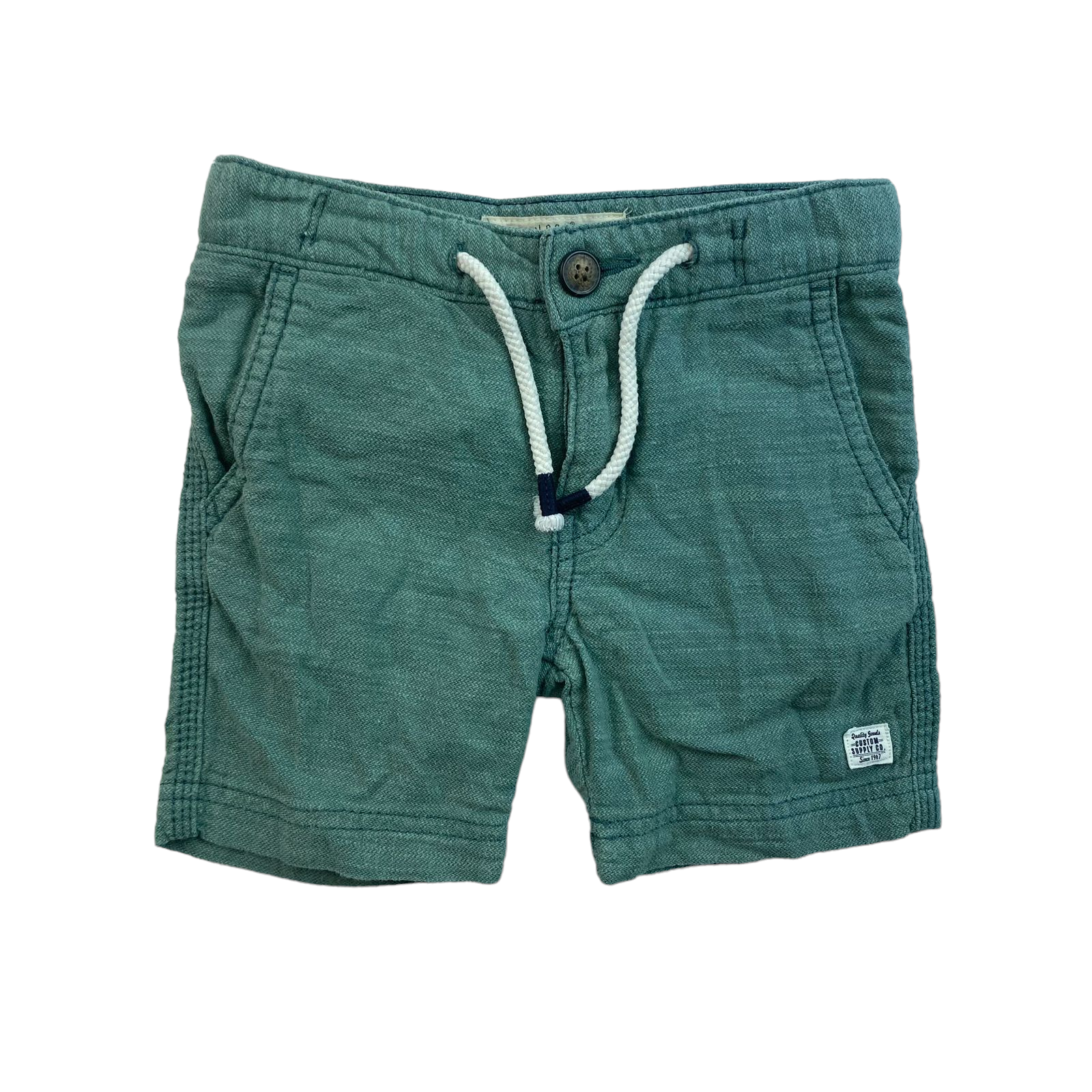 Short verde con cordones blanco y bolsillos