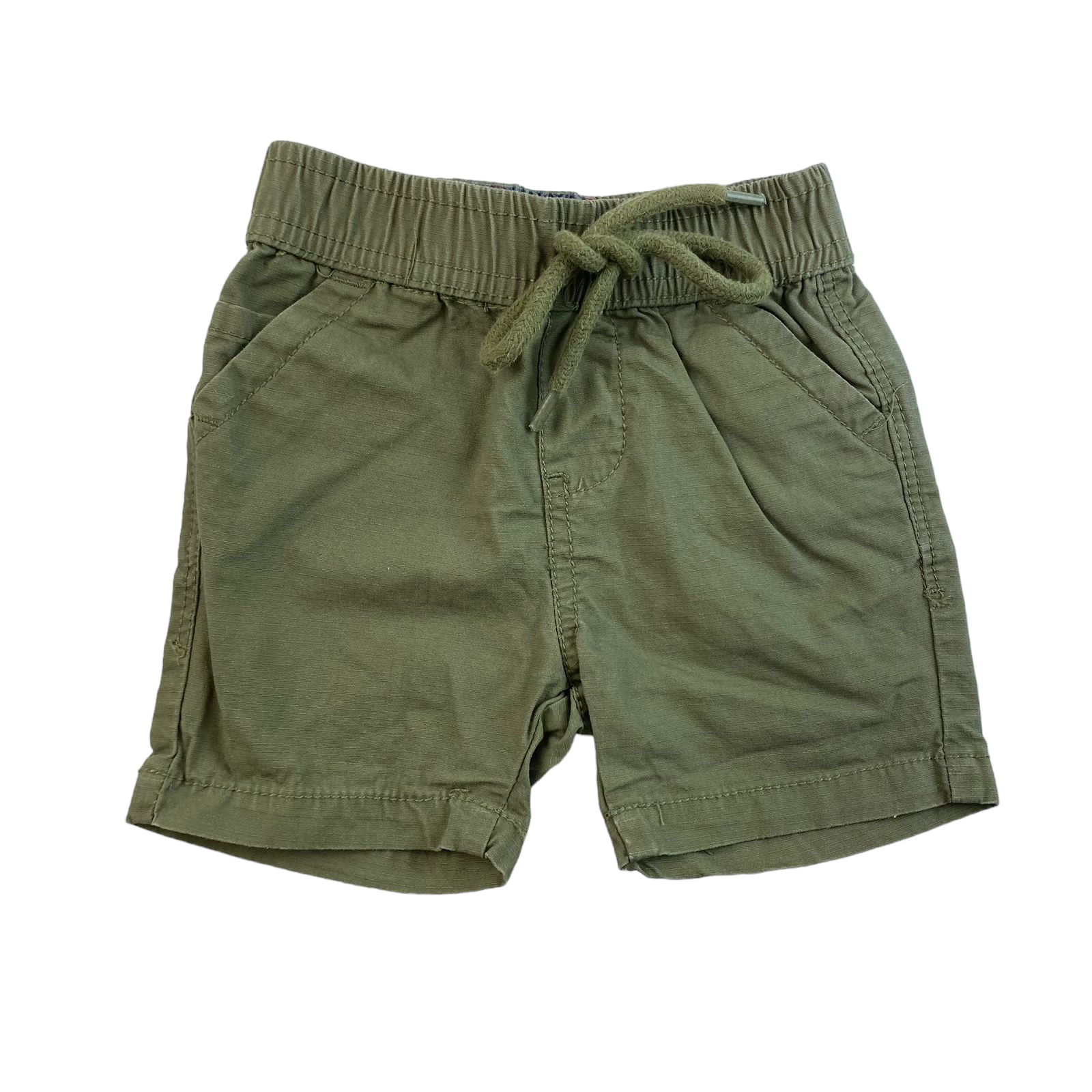 Short verde militar con cordones y pretina