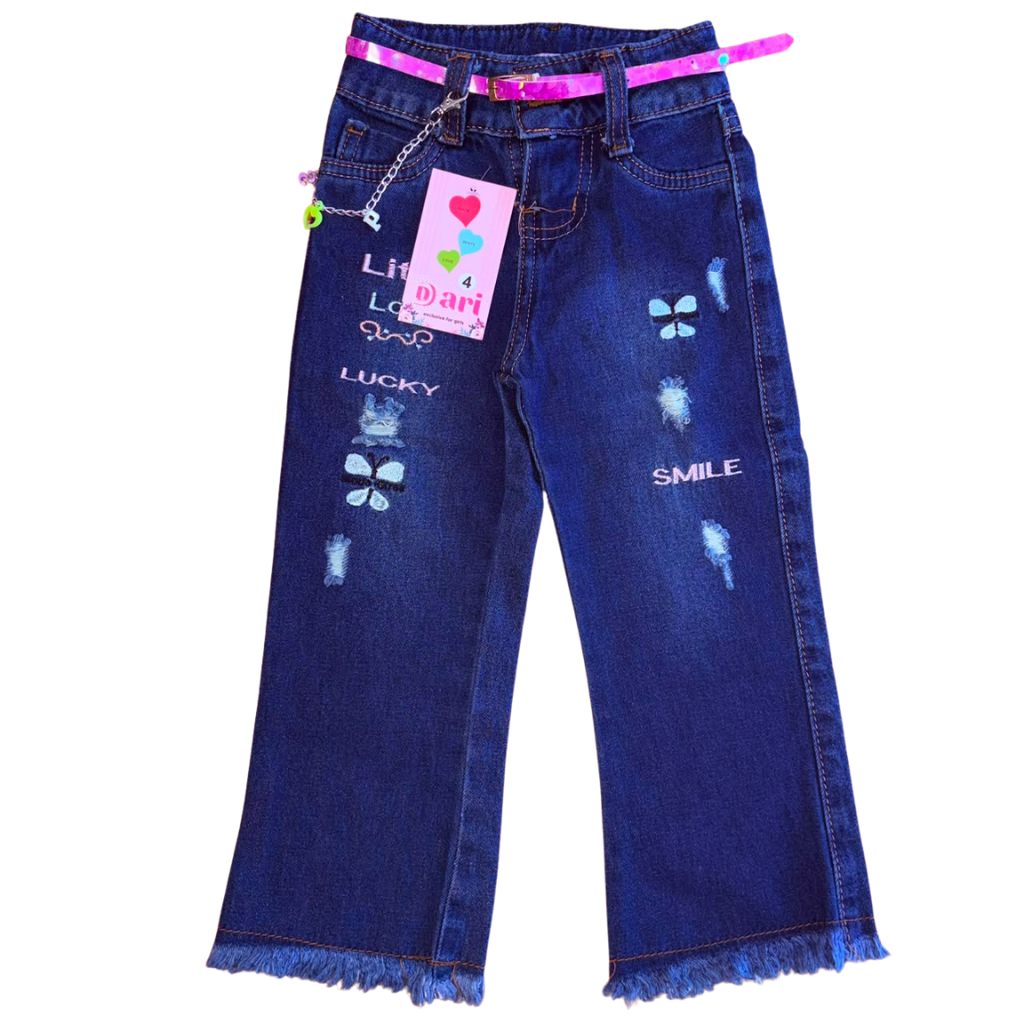 Pantalon de jeans azul con etiqueta y cinturon rosado
