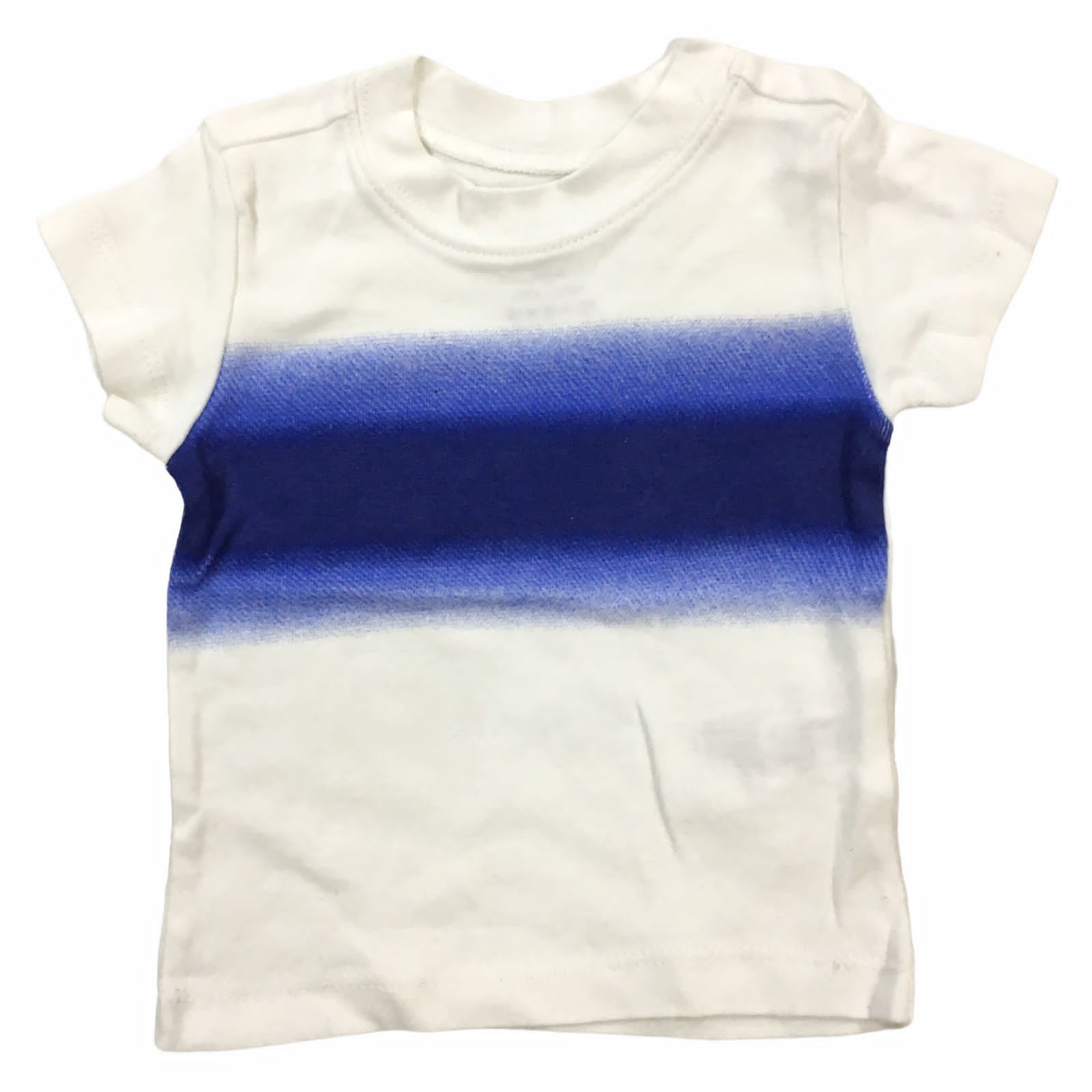 Polera Blanca con Franja Azul en el Pecho