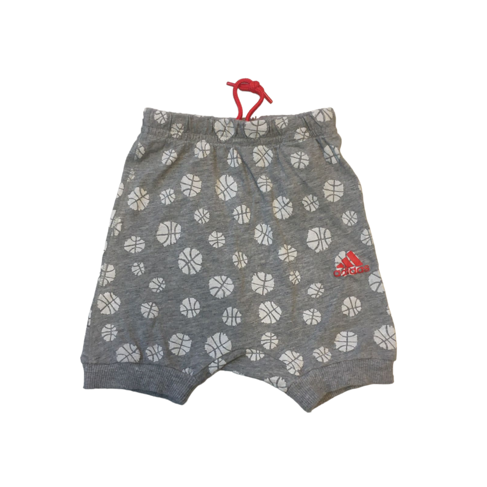 Short Adidas gris con balones, cintura ajustable