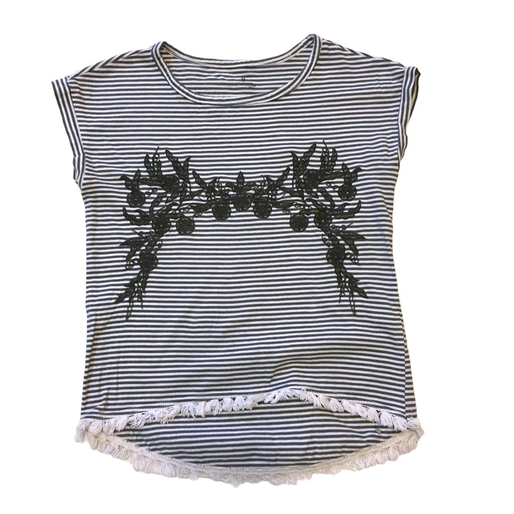 Polera gris con blanco y flores cafe