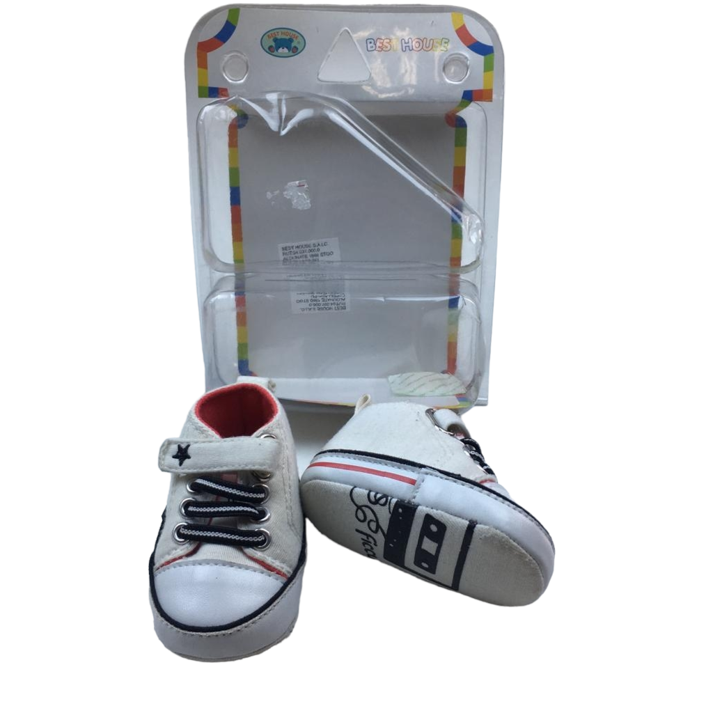 Zapatos crema con cordones y velcro, nuevos en su caja