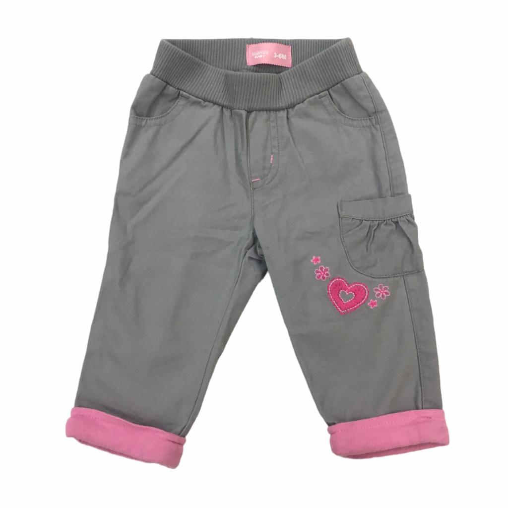 Pantalón Gris y Rosado con Bordado de Corazón